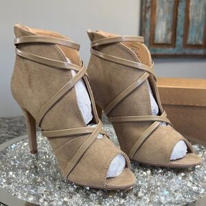 Journee Collection Tan Strappy peep toe Heels booties NEW 8